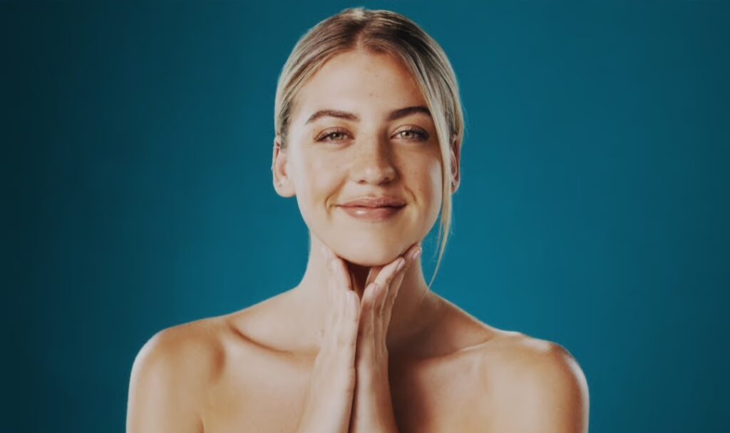mujer_cuidando_su_piel